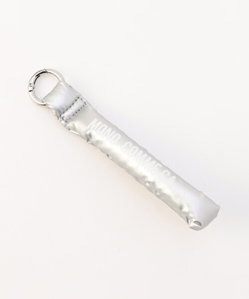 MONO　COMME CA（モノコムサ）の「チャーム付き パデッド巾着ショルダー（ショルダーバッグ・レディース・シルバー/ブラック・FREE）」の4枚目の写真