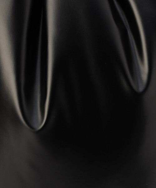 MONO　COMME CA（モノコムサ）の「チャーム付き パデッド巾着ショルダー（ショルダーバッグ・レディース・シルバー/ブラック・FREE）」の7枚目の写真