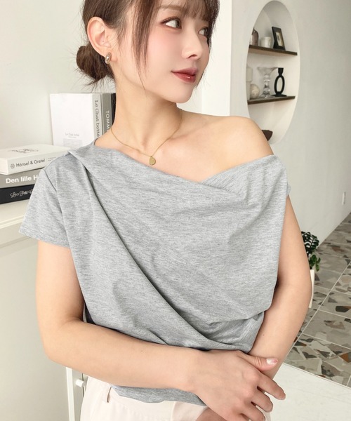 moment+(モーメントプラス)の「半袖ワンショルドレープカットソー(Tシャツ/カットソー・レディース・イエロー/杢グレー/オフホワイト/グレイッシュベージュ/ブラック/ピンク・M)」の3枚目の写真