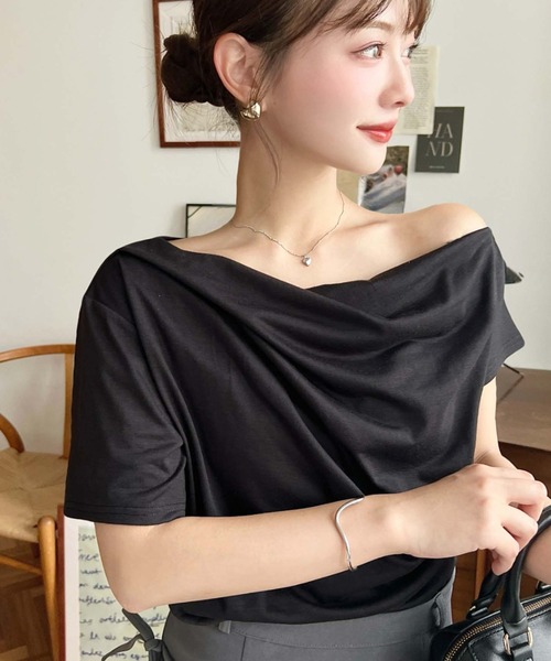 moment+(モーメントプラス)の「半袖ワンショルドレープカットソー(Tシャツ/カットソー・レディース・イエロー/杢グレー/オフホワイト/グレイッシュベージュ/ブラック/ピンク・M)」の2枚目の写真