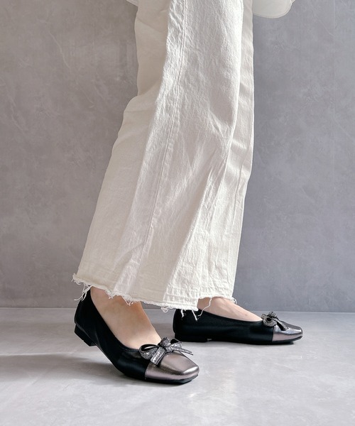 Noubel Voug Relax（ヌーベルヴォーグリラックス）の「スクエアトゥ リボン フラット レザーパンプス【2025新作】（パンプス・レディース・ブラック/アイボリー・24.5cm/24cm/23.5cm/23cm/22.5cm/25cm）」の2枚目の写真