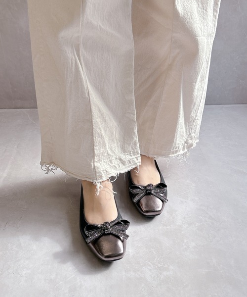 Noubel Voug Relax（ヌーベルヴォーグリラックス）の「スクエアトゥ リボン フラット レザーパンプス【2025新作】（パンプス・レディース・ブラック/アイボリー・24.5cm/24cm/23.5cm/23cm/22.5cm/25cm）」の3枚目の写真