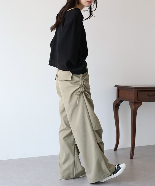 BLUEEAST（ブルーイースト）の「サイドリボンパラシュートパンツ（カーゴパンツ・レディース・ベージュ/ホワイト/チャコールグレー/ブラック・MEDIUM）」の4枚目の写真