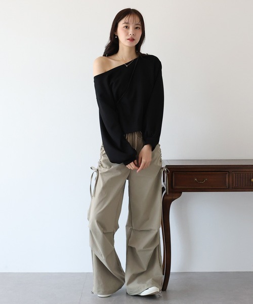 BLUEEAST（ブルーイースト）の「サイドリボンパラシュートパンツ（カーゴパンツ・レディース・ベージュ/ホワイト/チャコールグレー/ブラック・MEDIUM）」の10枚目の写真