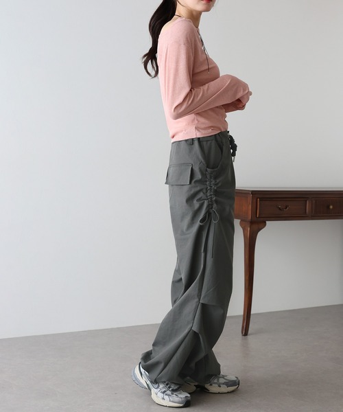 BLUEEAST（ブルーイースト）の「サイドリボンパラシュートパンツ（カーゴパンツ・レディース・ベージュ/ホワイト/チャコールグレー/ブラック・MEDIUM）」の12枚目の写真