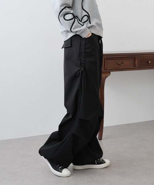 BLUEEAST（ブルーイースト）の「サイドリボンパラシュートパンツ（カーゴパンツ・レディース・ベージュ/ホワイト/チャコールグレー/ブラック・MEDIUM）」の18枚目の写真