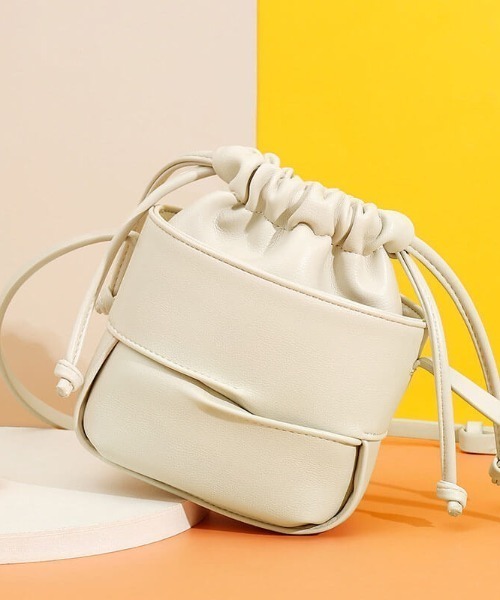 L LABEL（エルラベル）の「ドローコードバケットバッグ（ショルダーバッグ・レディース・ブラック/ホワイト/ベージュ・FREE）」の4枚目の写真