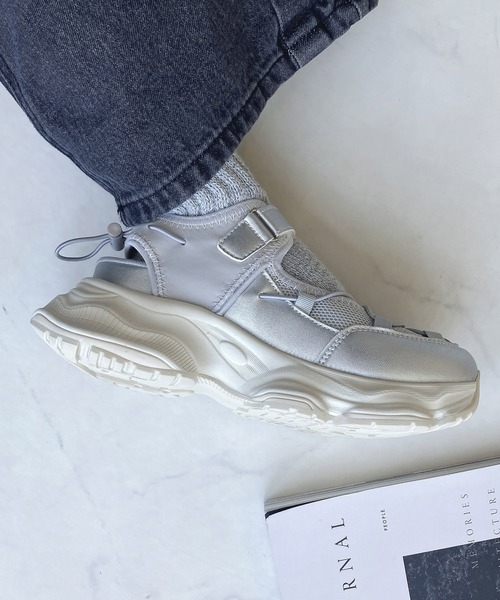 AS KNOW AS plus(アズノゥアズプラス)の「厚底 フェイクスウェードスニーカー / 厚底 リボンスニーカー(スニーカー・レディース・アイボリー/シルバー/ブラック/アイボリー系/ブラック系/ブラック系1/グレー系その他/ブラウン系1/ブラック系その他・LL/L/M/S)」の15枚目の写真