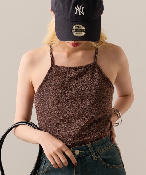 MAGASIN DE MODE Onjna(マガジンデモードオンジェナ )の「【MAGASIN DE MODE Onjna】Glitter back cross camisole / ラメバッククロス カップ付きキャミソール DTK(キャミソール・レディース・ブラック/オフホワイト/シルバー/ブラウン・FREE)」の4枚目の写真