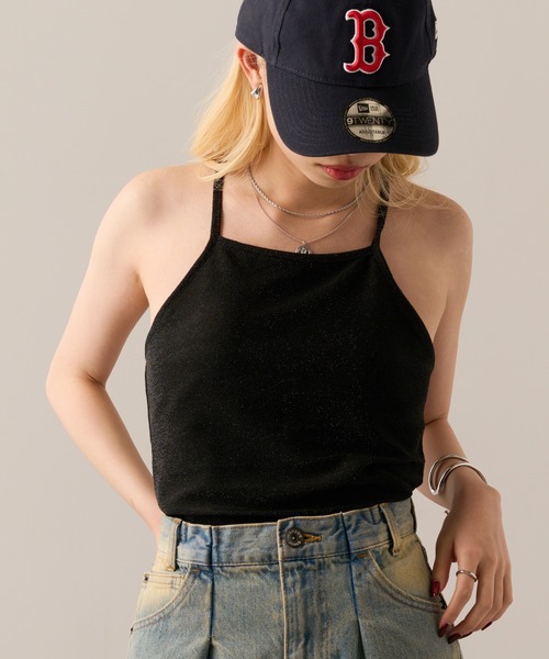 MAGASIN DE MODE Onjna(マガジンデモードオンジェナ )の「【MAGASIN DE MODE Onjna】Glitter back cross camisole / ラメバッククロス カップ付きキャミソール DTK(キャミソール・レディース・ブラック/オフホワイト/シルバー/ブラウン・FREE)」の8枚目の写真
