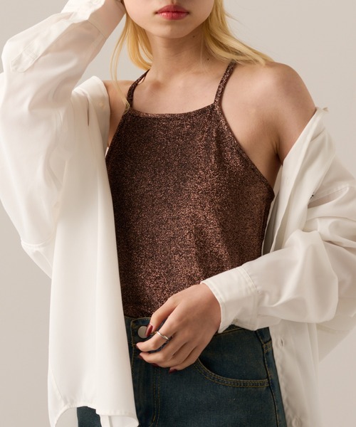 MAGASIN DE MODE Onjna(マガジンデモードオンジェナ )の「【MAGASIN DE MODE Onjna】Glitter back cross camisole / ラメバッククロス カップ付きキャミソール DTK(キャミソール・レディース・ブラック/オフホワイト/シルバー/ブラウン・FREE)」の14枚目の写真