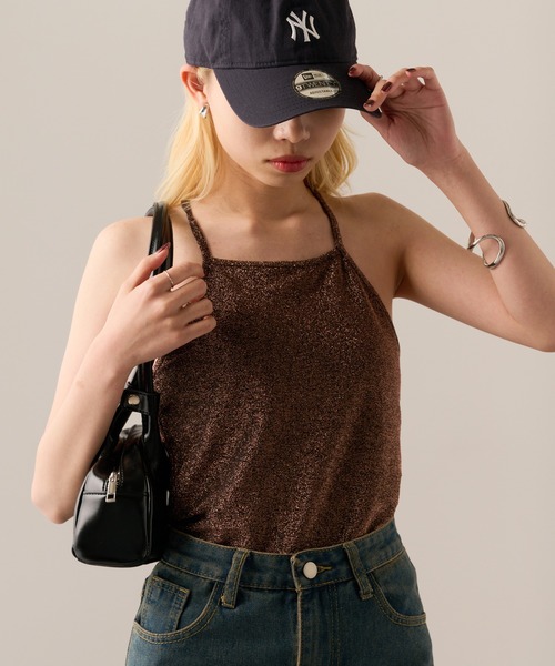MAGASIN DE MODE Onjna(マガジンデモードオンジェナ )の「【MAGASIN DE MODE Onjna】Glitter back cross camisole / ラメバッククロス カップ付きキャミソール DTK(キャミソール・レディース・ブラック/オフホワイト/シルバー/ブラウン・FREE)」の12枚目の写真