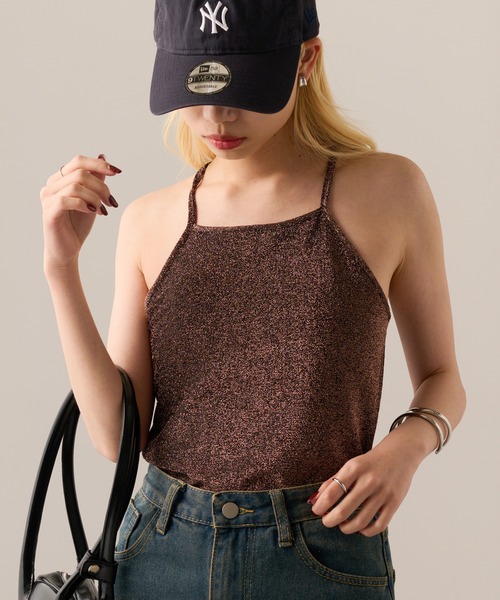 MAGASIN DE MODE Onjna(マガジンデモードオンジェナ )の「【MAGASIN DE MODE Onjna】Glitter back cross camisole / ラメバッククロス カップ付きキャミソール DTK(キャミソール・レディース・ブラック/オフホワイト/シルバー/ブラウン・FREE)」の13枚目の写真