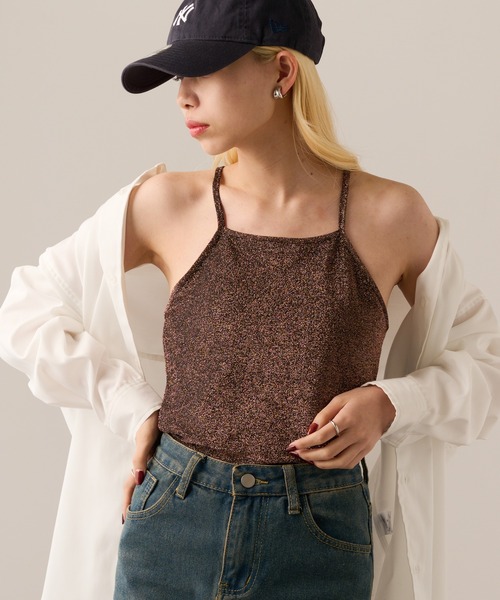 MAGASIN DE MODE Onjna(マガジンデモードオンジェナ )の「【MAGASIN DE MODE Onjna】Glitter back cross camisole / ラメバッククロス カップ付きキャミソール DTK(キャミソール・レディース・ブラック/オフホワイト/シルバー/ブラウン・FREE)」の15枚目の写真