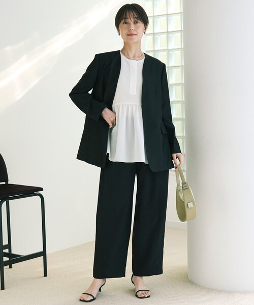 UNFILO(アンフィーロ)の「カーブワイドパンツ(その他パンツ・レディース・ベージュ系/ブラック系・SMALL/X-SMALL/LARGE/MEDIUM)」の1枚目の写真