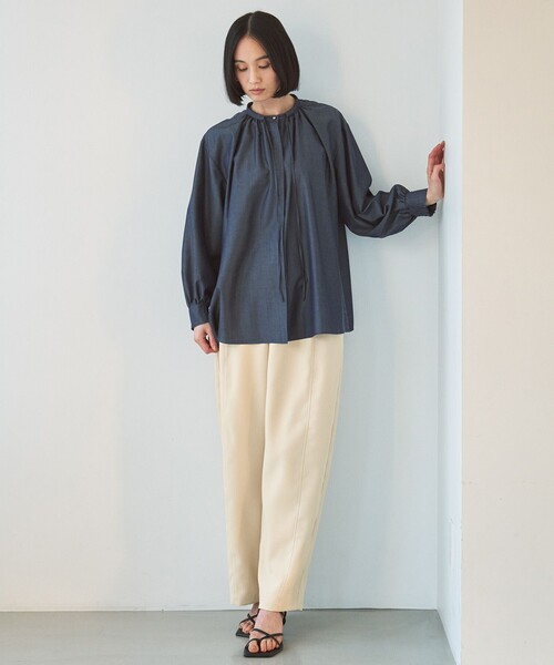 UNFILO(アンフィーロ)の「カーブワイドパンツ(その他パンツ・レディース・ベージュ系/ブラック系・SMALL/X-SMALL/LARGE/MEDIUM)」の3枚目の写真