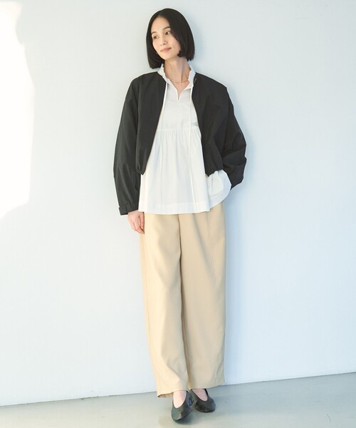 UNFILO(アンフィーロ)の「カーブワイドパンツ(その他パンツ・レディース・ベージュ系/ブラック系・SMALL/X-SMALL/LARGE/MEDIUM)」の6枚目の写真
