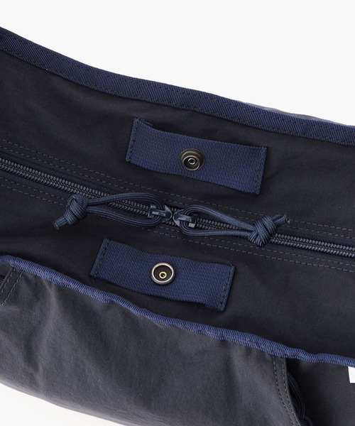 BRIEFING（ブリーフィング）の「BRIEFING/ブリーフィング HOBO BAG TALL トールホーボーバック（ショルダーバッグ・メンズ・ネイビー/チャコール/ベージュ・FREE）」の10枚目の写真