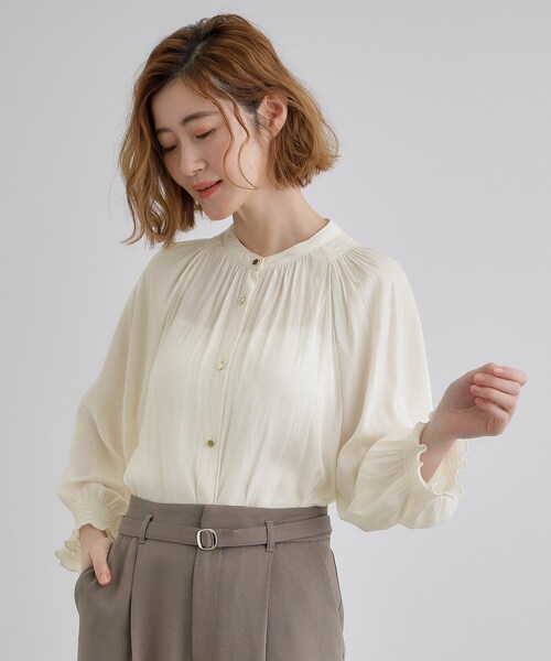 grove（グローブ）の「【デイリーから特別な日まで】華やかさを纏うヴィンテージサテンブラウス（シャツ/ブラウス・レディース・ライトブルー/オフホワイト/ホワイト系3/ブラック系/ピンク・02/03/01/04/05）」の6枚目の写真