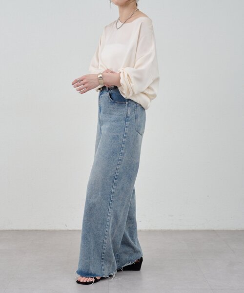 SHENERY（シーナリー）の「《1枚で様になる》《さらっとした着心地》袖タックサテンプルオーバー（シャツ/ブラウス・レディース・オフホワイト/ブラック・FREE）」の16枚目の写真