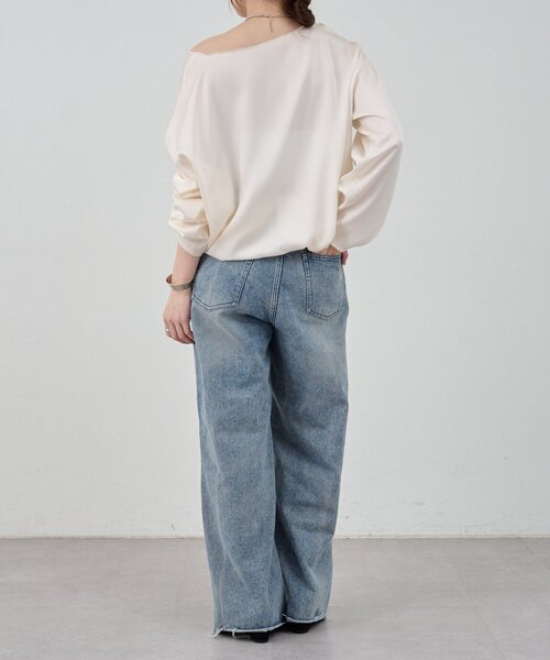 SHENERY（シーナリー）の「《1枚で様になる》《さらっとした着心地》袖タックサテンプルオーバー（シャツ/ブラウス・レディース・オフホワイト/ブラック・FREE）」の14枚目の写真