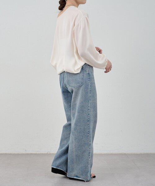 SHENERY（シーナリー）の「《1枚で様になる》《さらっとした着心地》袖タックサテンプルオーバー（シャツ/ブラウス・レディース・オフホワイト/ブラック・FREE）」の13枚目の写真