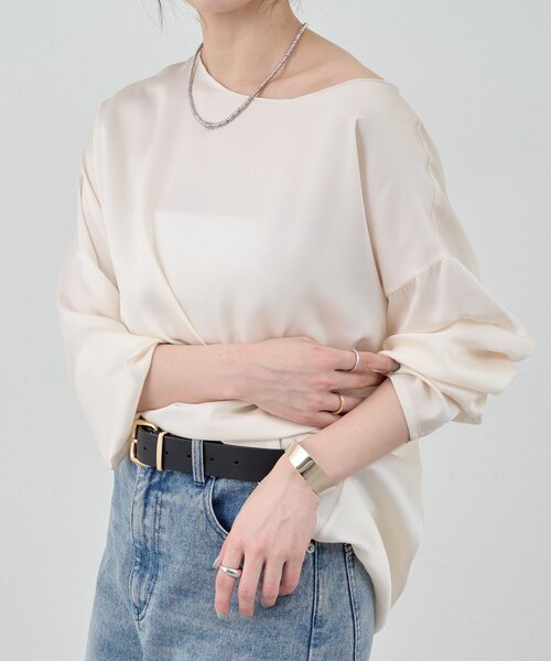 SHENERY（シーナリー）の「《1枚で様になる》《さらっとした着心地》袖タックサテンプルオーバー（シャツ/ブラウス・レディース・オフホワイト/ブラック・FREE）」の21枚目の写真