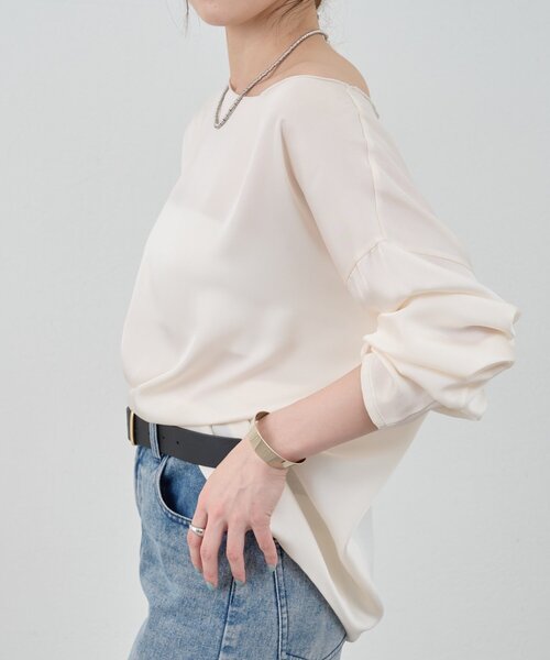 SHENERY（シーナリー）の「《1枚で様になる》《さらっとした着心地》袖タックサテンプルオーバー（シャツ/ブラウス・レディース・オフホワイト/ブラック・FREE）」の20枚目の写真