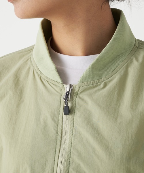 Eddie Bauer(エディーバウアー)の「軽量 ウィンドジャケット(ナイロンジャケット・レディース・ライム/ライトベージュ/ブラック・S/M/L/XL)」の17枚目の写真