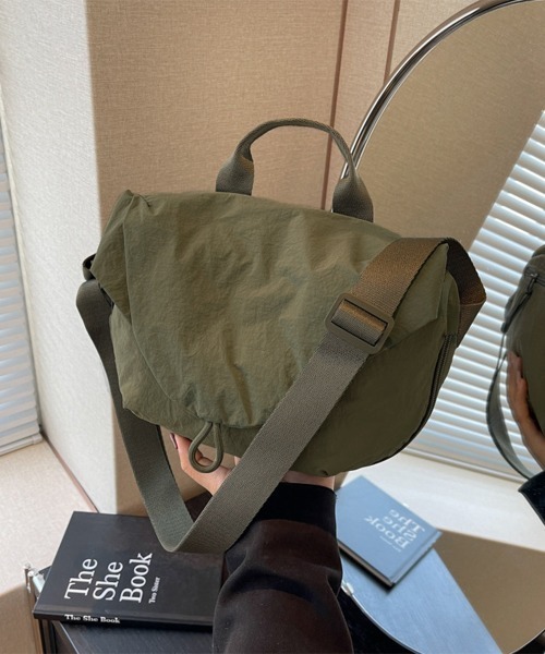 Miniministore(ミニミニストア)の「ショルダーバッグ ナイロン斜めがけバッグ(ショルダーバッグ・レディース・ワインレッド/ベージュ/カーキ/アイボリー/ブラック/ブルー・FREE)」の4枚目の写真