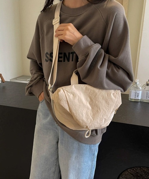 Miniministore(ミニミニストア)の「ショルダーバッグ ナイロン斜めがけバッグ(ショルダーバッグ・レディース・ワインレッド/ベージュ/カーキ/アイボリー/ブラック/ブルー・FREE)」の17枚目の写真