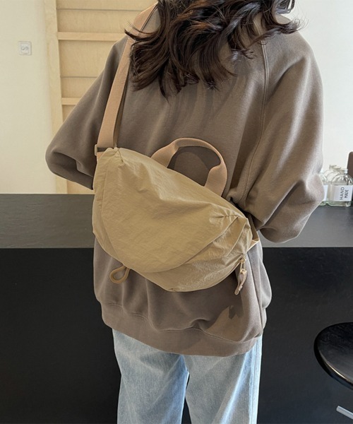 Miniministore(ミニミニストア)の「ショルダーバッグ ナイロン斜めがけバッグ(ショルダーバッグ・レディース・ワインレッド/ベージュ/カーキ/アイボリー/ブラック/ブルー・FREE)」の8枚目の写真