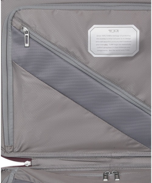 TUMI（トゥミ）の「19 DEGREE LITE インターナショナル・キャリーオン スーツケース（機内持ち込みサイズ） 1泊～3泊程度（スーツケース/キャリーバッグ・レディース・ピンク系その他/ブラック×グレー・FREE）」の5枚目の写真