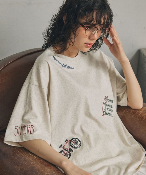 超特価セール開催！！ セール】配色 落書き刺繍 オーバーサイズ 半袖Tシャツ（Tシャツ ジャケット・アウター