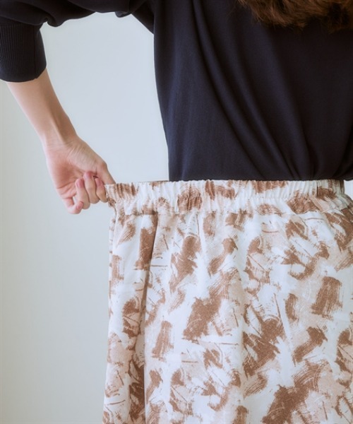 7days Life Styling(セブンデイズライフスタイリング)の「マーブル柄フレアスカート<大きいサイズ有>(スカート・レディース・ブラック系/ブラウン系・S/M/L/LL/3L)」の4枚目の写真