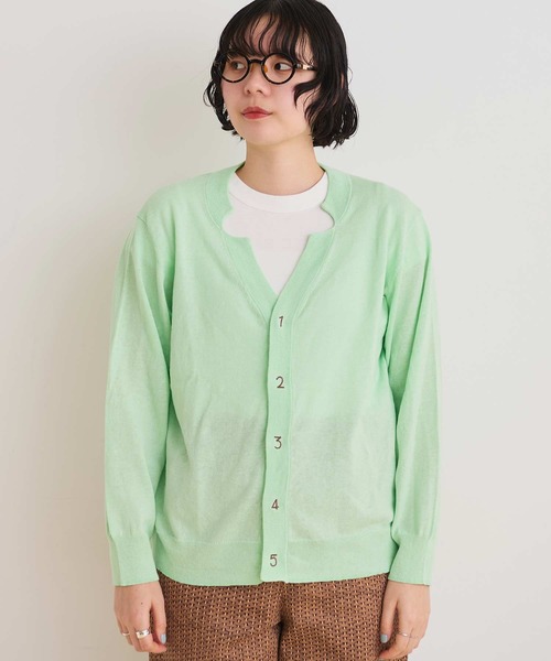 I am I in fact...（アイアムアイインファクト）の「C/Li数字刺繍　Vカーディガン（カーディガン/ボレロ・レディース・ホワイト/チャコールグレー/ピンク/イエロー/グリーン・FREE）」の3枚目の写真