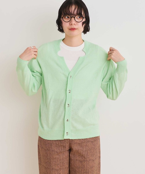 I am I in fact...（アイアムアイインファクト）の「C/Li数字刺繍　Vカーディガン（カーディガン/ボレロ・レディース・ホワイト/チャコールグレー/ピンク/イエロー/グリーン・FREE）」の7枚目の写真