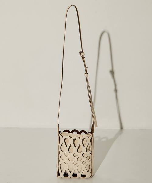 MARY AL TERNA（メアリオルターナ）の「【MARY AL TERNA/メアリオルターナ】MAZE SHOULDER BAG/ショルダーバッグ（ショルダーバッグ・レディース・アイボリー/ブラック・FREE）」の18枚目の写真