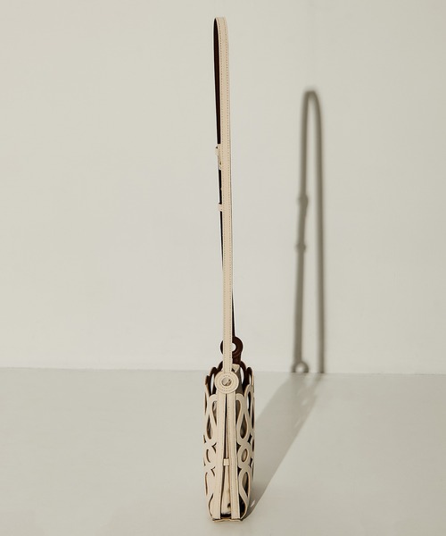 MARY AL TERNA（メアリオルターナ）の「【MARY AL TERNA/メアリオルターナ】MAZE SHOULDER BAG/ショルダーバッグ（ショルダーバッグ・レディース・アイボリー/ブラック・FREE）」の19枚目の写真