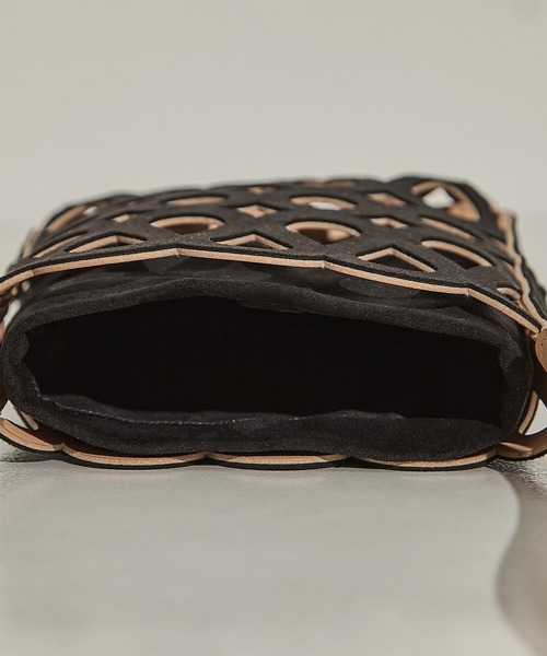 MARY AL TERNA（メアリオルターナ）の「【MARY AL TERNA/メアリオルターナ】MAZE SHOULDER BAG/ショルダーバッグ（ショルダーバッグ・レディース・アイボリー/ブラック・FREE）」の13枚目の写真