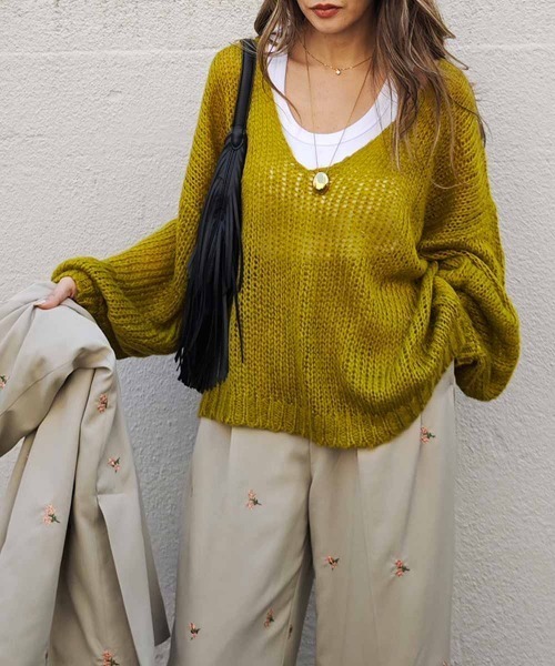 esutoreja(エストレジャ)の「ローゲージVネックニット(ニット/セーター・レディース・ブラック/オリーブ/グレー/アイボリー・FREE)」の4枚目の写真