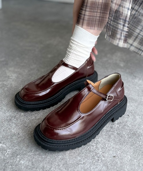 classicalelf（クラシカルエルフ）の「クラシック×モード、歩くたびに視線を奪う大人の足元。Tストラップローファー（ローファー・レディース・ブラウン/ブラック・X-LARGE/LARGE/MEDIUM/SMALL）」の2枚目の写真