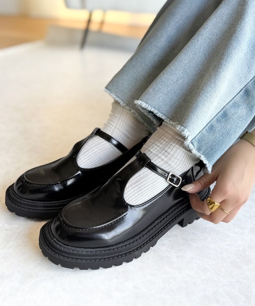 classicalelf（クラシカルエルフ）の「クラシック×モード、歩くたびに視線を奪う大人の足元。Tストラップローファー（ローファー・レディース・ブラウン/ブラック・X-LARGE/LARGE/MEDIUM/SMALL）」の3枚目の写真