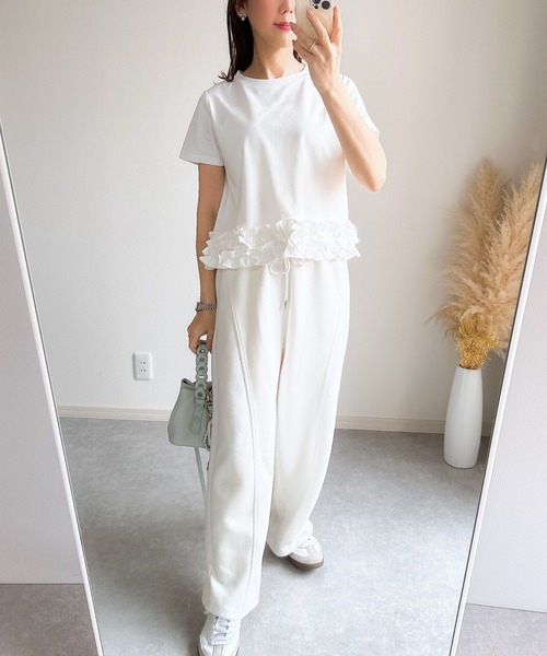 &. NOSTALGIA(アンドドットノスタルジア)の「【ZOZO限定】裾フリルTシャツ(接触冷感・UVカット)(Tシャツ/カットソー・レディース・オフホワイト/ブラック・M)」の16枚目の写真