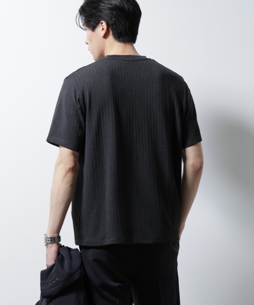 NANO universe(ナノユニバース)の「「Damerino」ヘリンボンクルーネックTシャツ/防シワ・吸水速乾・UVカット(Tシャツ/カットソー・メンズ・チャコール/ネイビー/ブラウン・S/M/L)」の5枚目の写真
