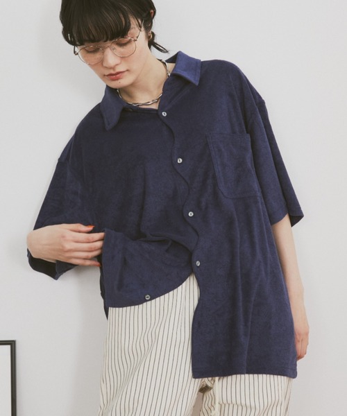 MERLOT（メルロー）の「ウェーブパイルシャツ（シャツ/ブラウス・レディース・アイボリー/ネイビー・FREE）」の2枚目の写真