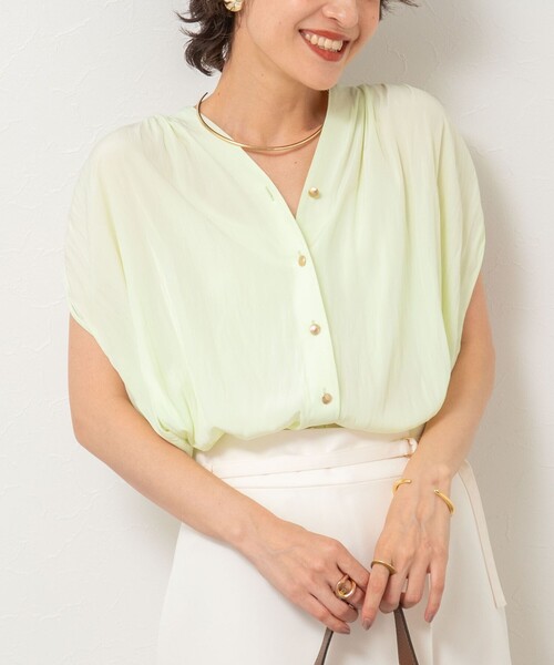 NOLLEY’S(ノーリーズ)の「割繊Vネックブラウス(シャツ/ブラウス・レディース・ネイビー/ロイヤルブルー/クリーム/オフホワイト・38)」の1枚目の写真