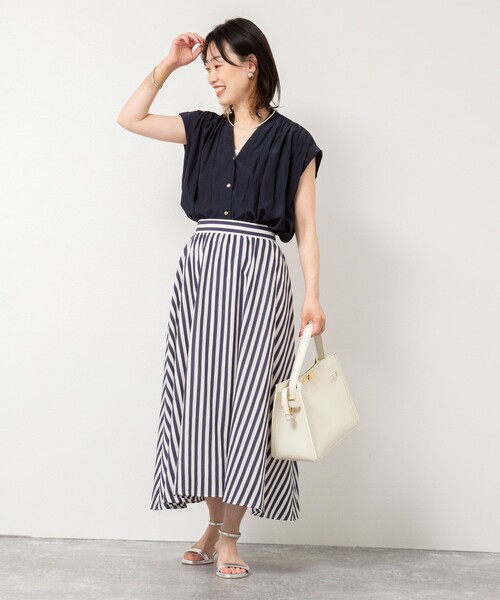 NOLLEY’S(ノーリーズ)の「割繊Vネックブラウス(シャツ/ブラウス・レディース・ネイビー/ロイヤルブルー/クリーム/オフホワイト・38)」の5枚目の写真