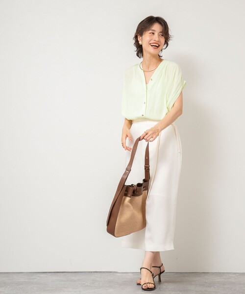 NOLLEY’S(ノーリーズ)の「割繊Vネックブラウス(シャツ/ブラウス・レディース・ネイビー/ロイヤルブルー/クリーム/オフホワイト・38)」の12枚目の写真