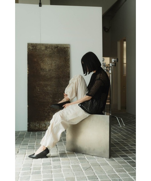 Knuth Marf(クヌースマーフ)の「waterproof gathered pants(その他パンツ・レディース・ブラック/アイボリー・FREE)」の3枚目の写真